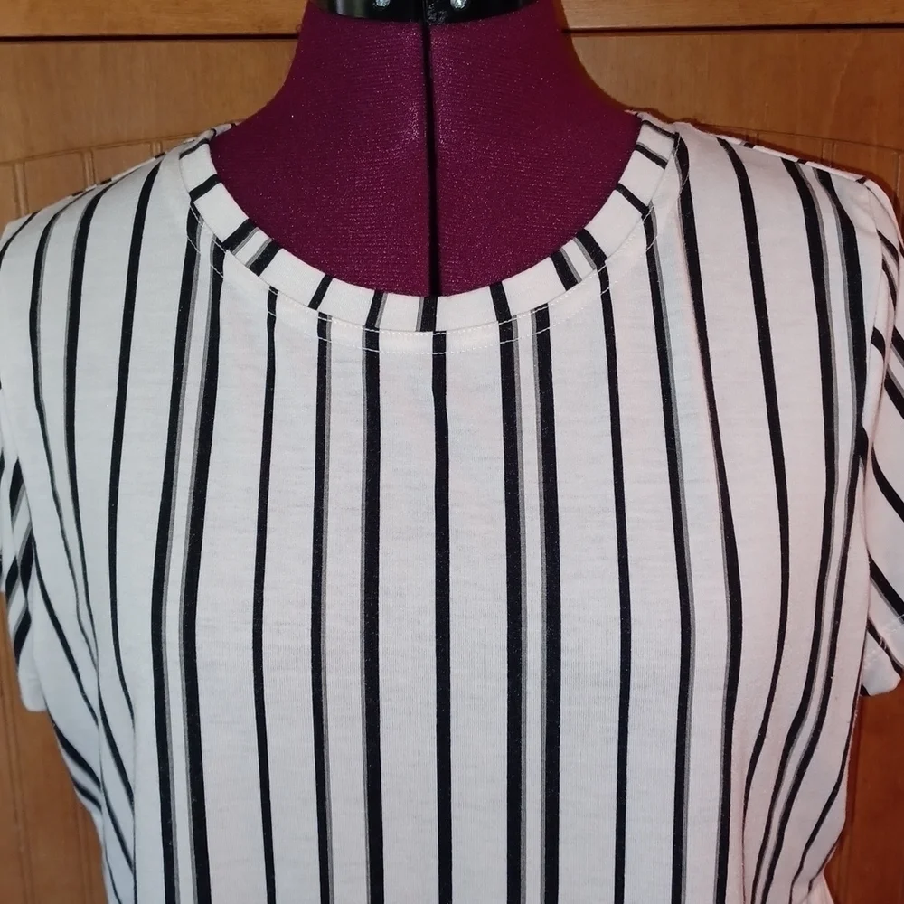 CONCEPTS Short Sleeve Pullover Top - Picture 2 of 8